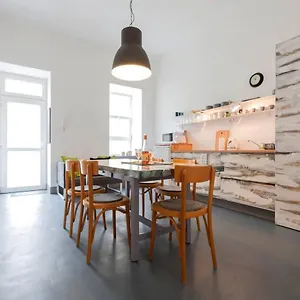 Modern Stylish 2 Bedroom Apartment